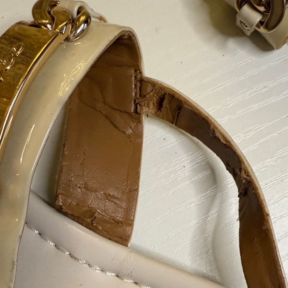 Coach Caterine patent leather Beige and Cream Sandals with Gold Details - Picture 7 of 11